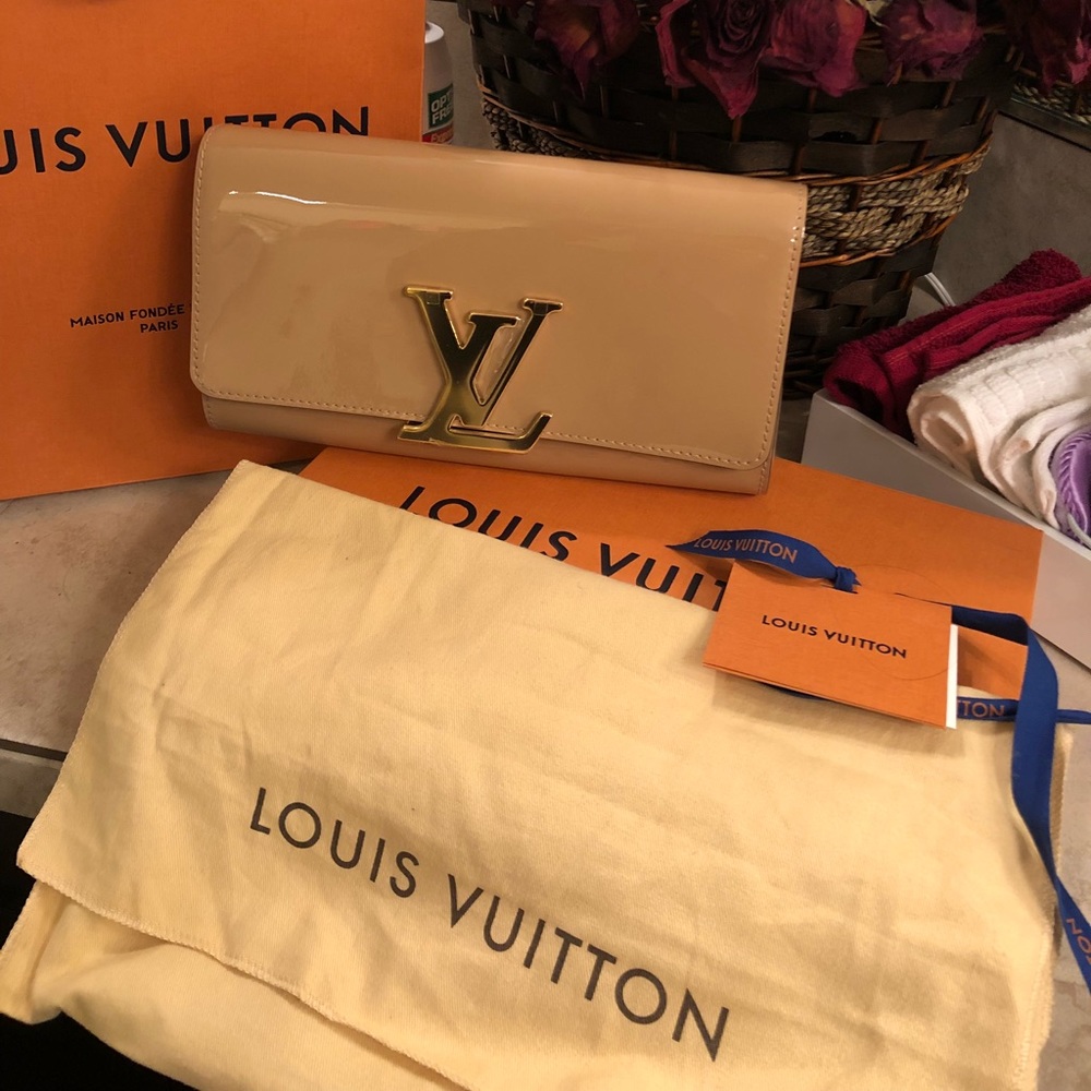 LV Louise clutch